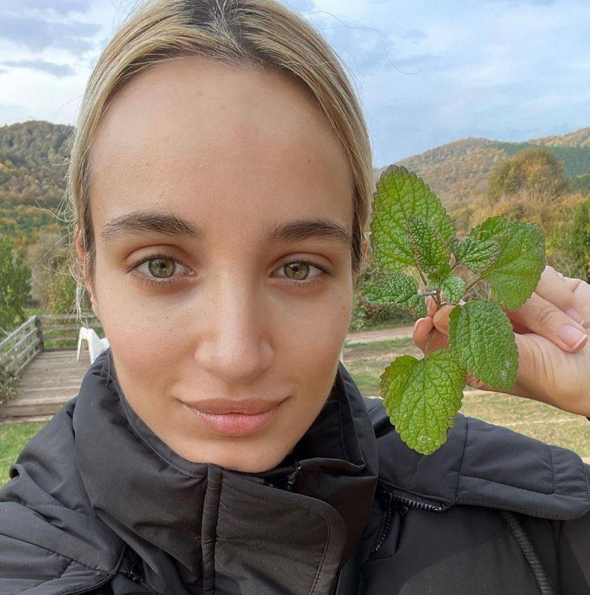 Kerem Bürsin'in yeni aşkı Türkiye’nin en zengin ailesinin torunu çıktı - Resim: 24